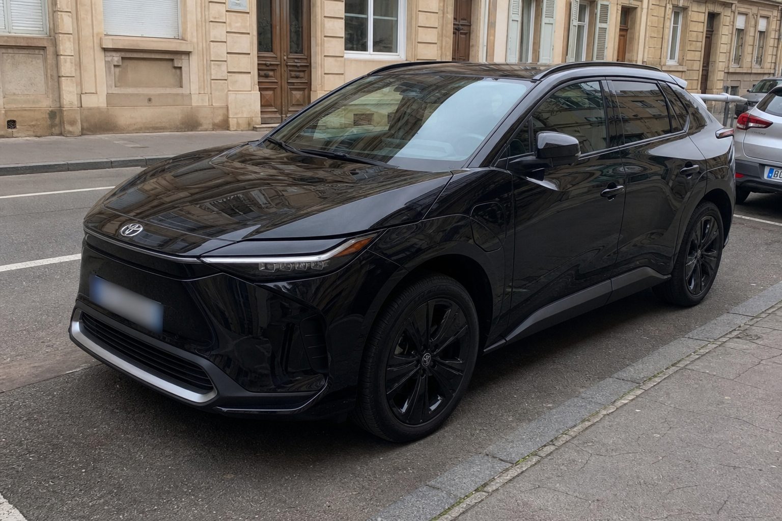 Toyota bZ4X noir — VTC G, chauffeur privé en SUV électrique à Metz