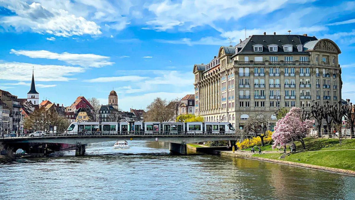 Strasbourg, la Petite France au bord de l’Ill — transfert VTC depuis Metz vers l’aéroport d’Entzheim