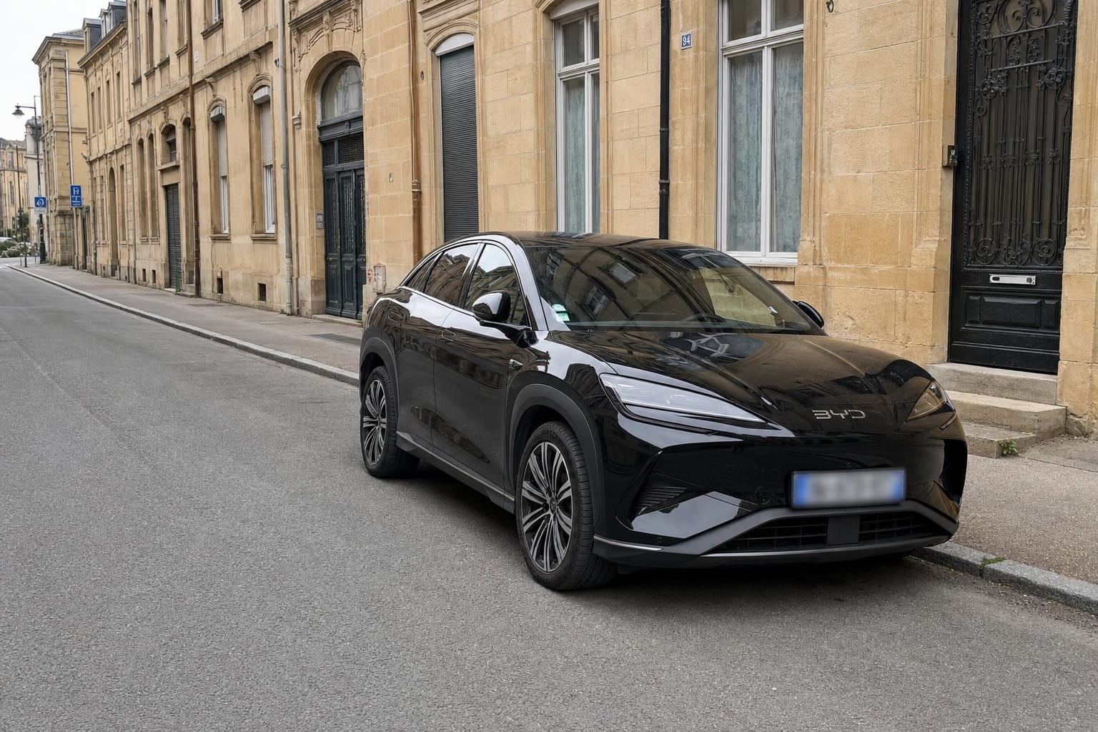 BYD Sealion 7 noir de VTC G — chauffeur privé en SUV électrique à Metz